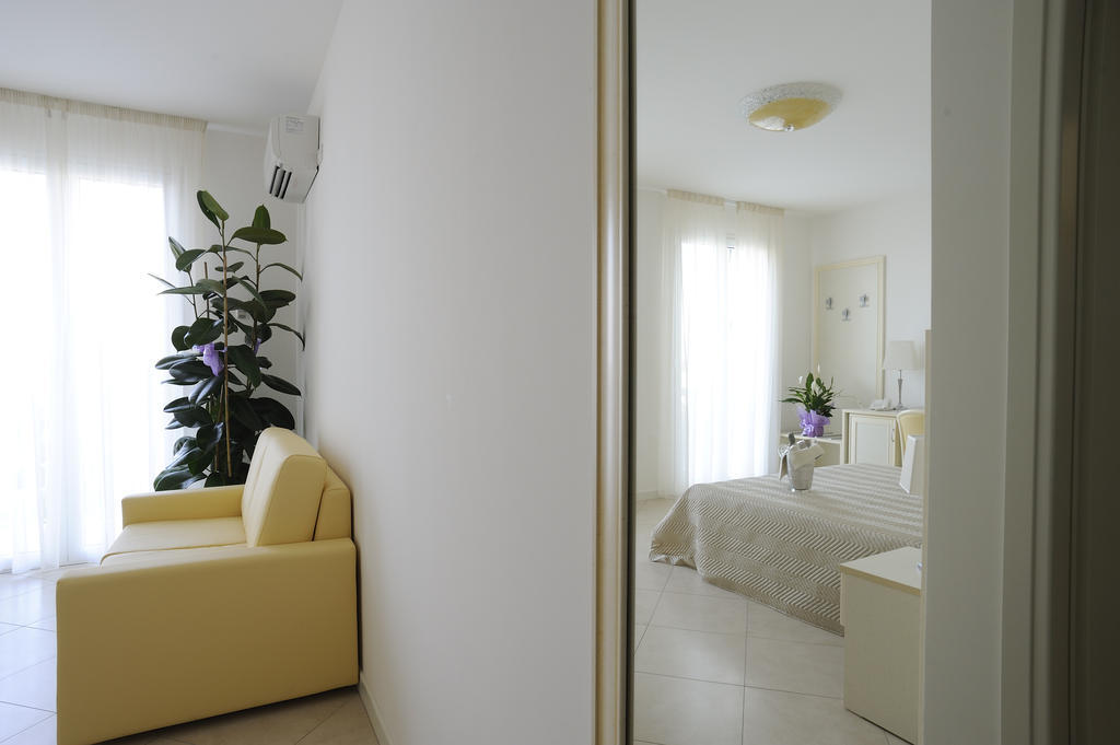 Residence Suite Smeraldo Річчоне Номер фото