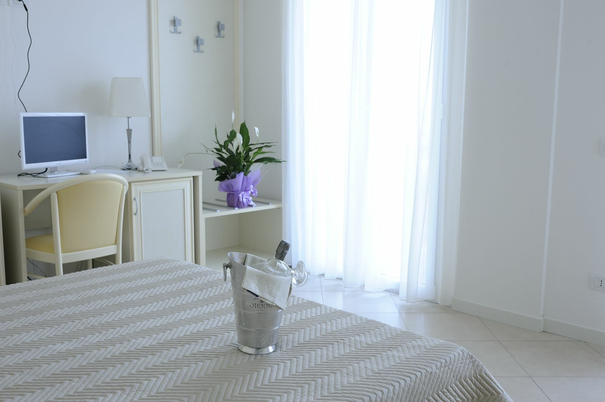 Residence Suite Smeraldo Річчоне Екстер'єр фото