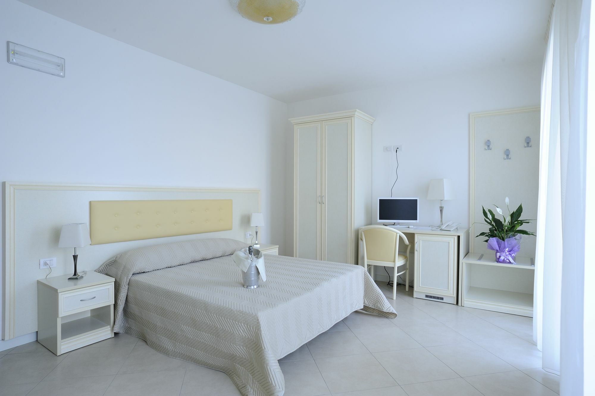 Residence Suite Smeraldo Річчоне Екстер'єр фото